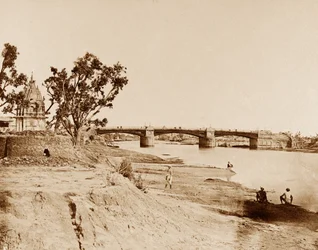 Jernbroen, Lucknow